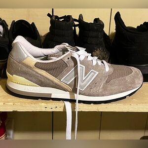 New Balance 996